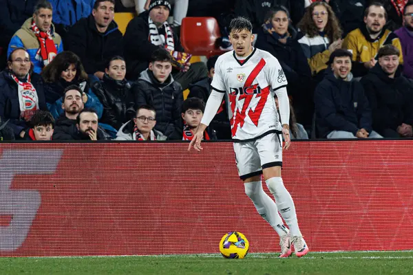Adrian Ratiu, Estadio de Vallecas 'ta Rayo Vallecano ve RC Celta de Vigo (Maciej Rogowski) takımları arasında oynanan LaLiga EA SPORTS maçı sırasında görüldü.)