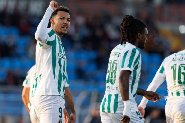 Clayton, Estadio Municipal Rio Maior 'daki Casa Pia AC ve Rio Ave FC takımları arasında oynanan Taca De Portugal maçında attığı golü kutlarken görülüyor.)