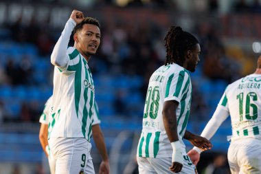 Clayton, Estadio Municipal Rio Maior 'daki Casa Pia AC ve Rio Ave FC takımları arasında oynanan Taca De Portugal maçında attığı golü kutlarken görülüyor.)