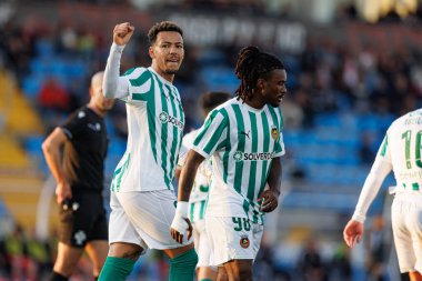 Clayton, Estadio Municipal Rio Maior 'daki Casa Pia AC ve Rio Ave FC takımları arasında oynanan Taca De Portugal maçında attığı golü kutlarken görülüyor.)