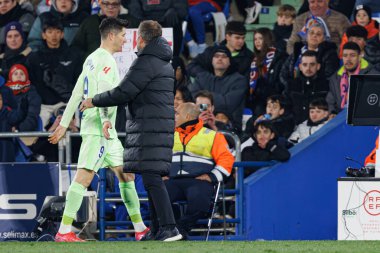 Robert Lewandowski, Hansi Flick LaLiga EA SPORTS maçı sırasında Estadio Coliseum 'daki Getafe CF ve FC Barcelona takımları arasında görüldü (Maciej Rogowski)