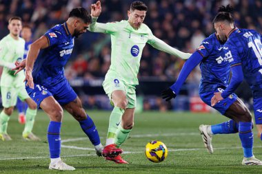 Omar Alderete, Robert Lewandowski, Cristantus Uche LaLiga EA Spor Maçı sırasında Estadio Kolezyumu 'nda Getafe CF ve FC Barcelona takımları arasında görüldü (Maciej Rogowski)