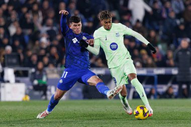 Carles Alena, Lamine Yamal, LaLiga EA SPORTS maçı sırasında Estadio Coliseum 'daki Getafe CF ve FC Barcelona takımları arasında görüldü (Maciej Rogowski)