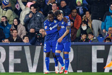 Getafe oyuncuları, LaLiga EA SPORTS maçında Mauro Arambarri 'nin attığı gol sonrasında Estadio Kolezyumu' nda Getafe CF ve FC Barcelona takımları arasında kutlama yaparken görüldü.)