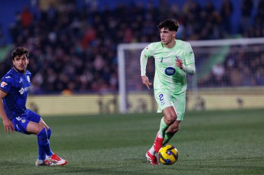 Pau Cubarsi, Estadio Coliseum 'daki Getafe CF ve FC Barcelona takımları arasında LaLiga EA SPORTS maçı sırasında görüldü (Maciej Rogowski)