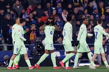 Jules Kounde, LaLiga EA SPORTS maçında gol attıktan sonra Estadio Coliseum 'daki Getafe CF ve FC Barcelona takımları arasında kutlama yaparken görüldü (Maciej Rogowski)