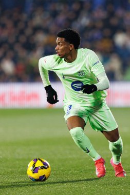 Alejandro Balde, Estadio Kolezyumu 'ndaki Getafe CF ve FC Barcelona takımları arasında oynanan LaLiga EA SPORTS maçı sırasında görüldü (Maciej Rogowski)