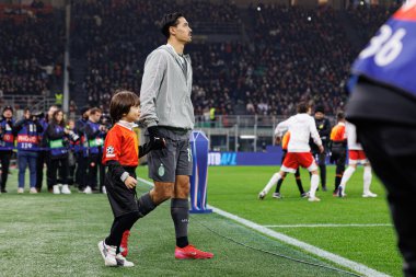 Tijjani Reijnders UEFA Şampiyonlar Ligi maçında AC Milan ve Girona FC (Maciej Rogowski) takımları arasında görüldü.)