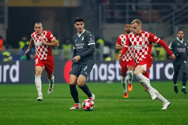 Alvaro Morata, Donny van de Beek UEFA Şampiyonlar Ligi maçında AC Milan ve Girona FC (Maciej Rogowski) takımları arasında görüldü.)