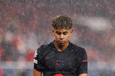 Lamine Yamal UEFA Şampiyonlar Ligi maçında SL Benfica ve FC Barcelona (Maciej Rogowski) takımları arasında görüldü.)
