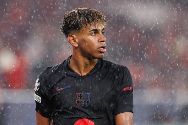 Lamine Yamal UEFA Şampiyonlar Ligi maçında SL Benfica ve FC Barcelona (Maciej Rogowski) takımları arasında görüldü.)