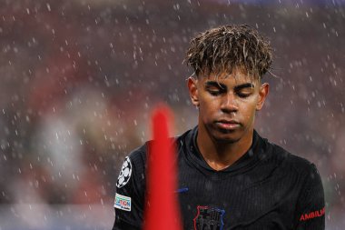 Lamine Yamal UEFA Şampiyonlar Ligi maçında SL Benfica ve FC Barcelona (Maciej Rogowski) takımları arasında görüldü.)