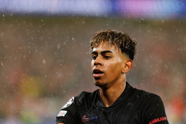 Lamine Yamal UEFA Şampiyonlar Ligi maçında SL Benfica ve FC Barcelona (Maciej Rogowski) takımları arasında görüldü.)