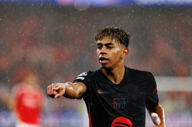 Lamine Yamal UEFA Şampiyonlar Ligi maçında SL Benfica ve FC Barcelona (Maciej Rogowski) takımları arasında görüldü.)
