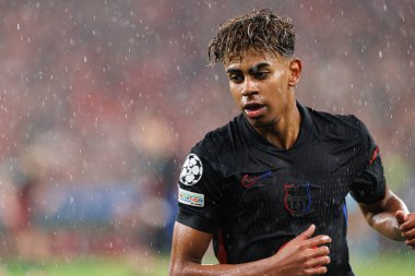 Lamine Yamal UEFA Şampiyonlar Ligi maçında SL Benfica ve FC Barcelona (Maciej Rogowski) takımları arasında görüldü.)