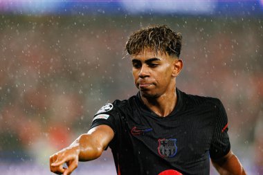 Lamine Yamal UEFA Şampiyonlar Ligi maçında SL Benfica ve FC Barcelona (Maciej Rogowski) takımları arasında görüldü.)