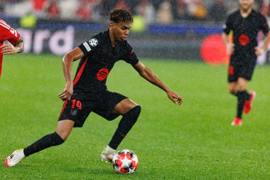Lamine Yamal UEFA Şampiyonlar Ligi maçında SL Benfica ve FC Barcelona (Maciej Rogowski) takımları arasında görüldü.)