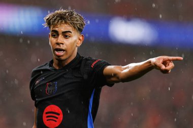 Lamine Yamal UEFA Şampiyonlar Ligi maçında SL Benfica ve FC Barcelona (Maciej Rogowski) takımları arasında görüldü.)