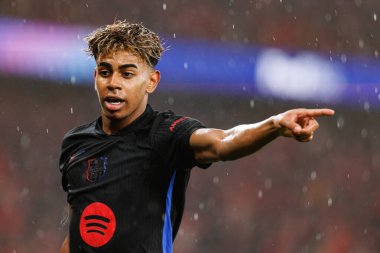 Lamine Yamal UEFA Şampiyonlar Ligi maçında SL Benfica ve FC Barcelona (Maciej Rogowski) takımları arasında görüldü.)