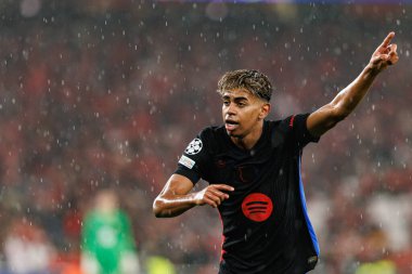 Lamine Yamal UEFA Şampiyonlar Ligi maçında SL Benfica ve FC Barcelona (Maciej Rogowski) takımları arasında görüldü.)