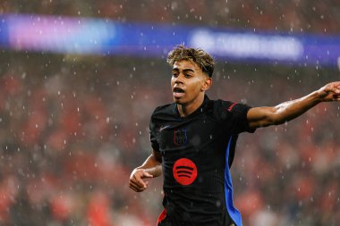 Lamine Yamal UEFA Şampiyonlar Ligi maçında SL Benfica ve FC Barcelona (Maciej Rogowski) takımları arasında görüldü.)