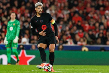 Ronald Araujo UEFA Şampiyonlar Ligi maçında SL Benfica ve FC Barcelona (Maciej Rogowski) takımları arasında görüldü.)