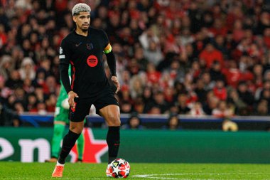 Ronald Araujo UEFA Şampiyonlar Ligi maçında SL Benfica ve FC Barcelona (Maciej Rogowski) takımları arasında görüldü.)