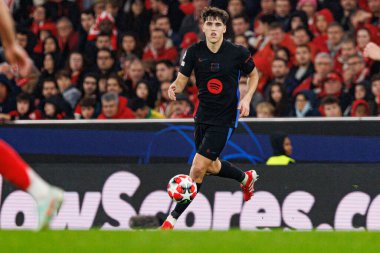 Pau Cubarsi UEFA Şampiyonlar Ligi maçında SL Benfica ve FC Barcelona (Maciej Rogowski) takımları arasında görüldü.)