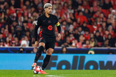 Ronald Araujo UEFA Şampiyonlar Ligi maçında SL Benfica ve FC Barcelona (Maciej Rogowski) takımları arasında görüldü.)