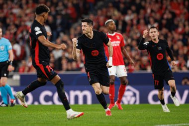 Robert Lewandowski, SL Benfica ve FC Barcelona (Maciej Rogowski) takımları arasındaki UEFA Şampiyonlar Ligi maçında gol attıktan sonra kutlama yaparken görüldü.)