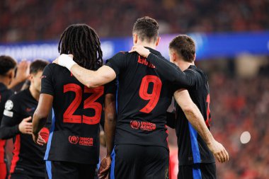 FC Barcelona takımı, Robert Lewandowski 'nin UEFA Şampiyonlar Ligi maçında SL Benfica ve FC Barcelona (Maciej Rogowski)