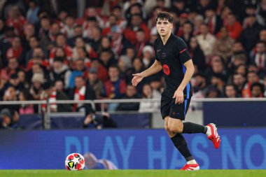 Pau Cubarsi UEFA Şampiyonlar Ligi maçında SL Benfica ve FC Barcelona (Maciej Rogowski) takımları arasında görüldü.)