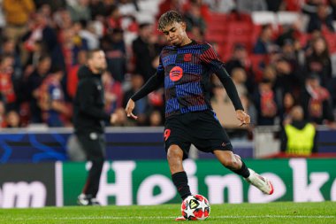 Lamine Yamal UEFA Şampiyonlar Ligi maçında SL Benfica ve FC Barcelona (Maciej Rogowski) takımları arasında görüldü.)