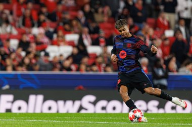 Lamine Yamal UEFA Şampiyonlar Ligi maçında SL Benfica ve FC Barcelona (Maciej Rogowski) takımları arasında görüldü.)