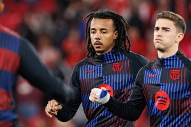 Jules Kounde, Gavi UEFA Şampiyonlar Ligi maçında SL Benfica ve FC Barcelona (Maciej Rogowski)