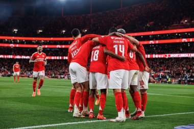 SL Benfica ve FC Famalicao (Maciej Rogowski) takımları arasında Liga Portekiz maçında Leandro Barreiro 'dan gol üstüne gol yedikten sonra kutlanan Benfica takımı görülüyor.)