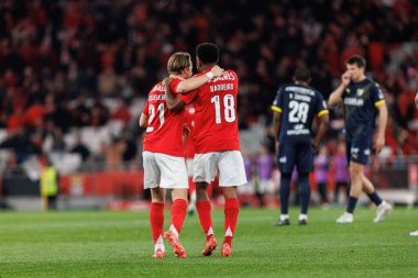 Andreas Schjelderup ve Leandro Barreiro, Liga Portekiz maçında SL Benfica ve FC Famalicao (Maciej Rogowski)