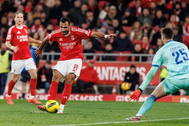 SL Benfica ve FC Famalicao (Maciej Rogowski) takımları arasında oynanan Liga Portekiz maçında Vangelis Pavlidis ve Lazar Careviç görülüyor)