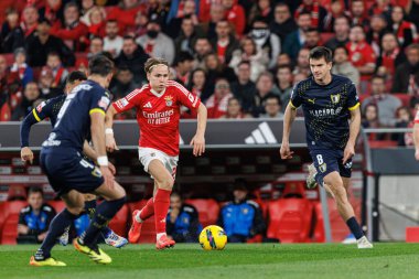 Andreas Schjelderup ve Mirko Topiç, Liga Portekiz maçında SL Benfica ve FC Famalicao (Maciej Rogowski) takımları arasında görüldü.)