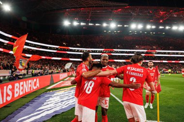 SL Benfica ve FC Famalicao (Maciej Rogowski) takımları arasında Liga Portekiz maçında Leandro Barreiro 'dan gol üstüne gol yedikten sonra kutlanan Benfica takımı görülüyor.)