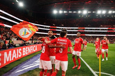 SL Benfica ve FC Famalicao (Maciej Rogowski) takımları arasında Liga Portekiz maçında Leandro Barreiro 'dan gol üstüne gol yedikten sonra kutlanan Benfica takımı görülüyor.)