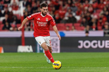 Liga Portekiz maçında SL Benfica ve FC Famalicao (Maciej Rogowski) takımları arasında Orkun Kokcu görüldü.)