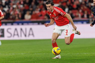 Alvaro Carreras, Liga Portekiz maçında SL Benfica ve FC Famalicao (Maciej Rogowski) takımları arasında görüldü.)
