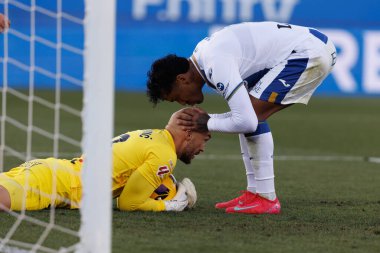 LaLiga EA SPORTS maçı sırasında Estadio Belediyesi de Butarque 'ta Atletico de Madrid ve Leganes takımları arasında görülen Marko Dmitrovic, Renato Tapia (Maciej Rogowski)