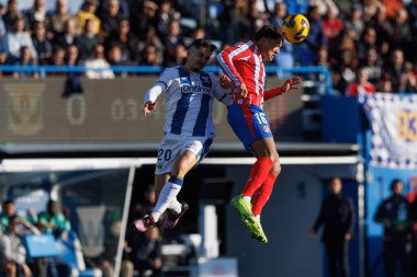 Javier Hernandez, Nahuel Molina, LaLiga EA SPORTS maçı sırasında Estadio Municipal de Butarque 'daki Atletico de Madrid takımları arasında görüldü (Maciej Rogowski)