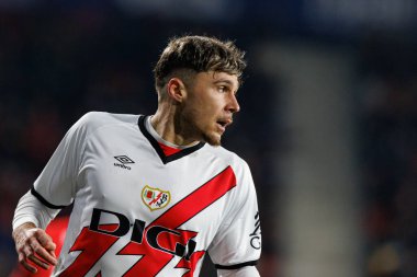 Andrei Ratiu, LaLiga EA Spor Maçı sırasında Osasuna ve Rayo Vallecano takımları arasında El Sadar 'da görüldü (Maciej Rogowski)