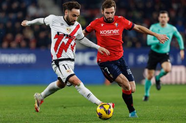 Unai Lopez ve Jon Moncayola LaLiga EA SPORTS maçı sırasında El Sadar 'da Osasuna ve Rayo Vallecano takımları arasında görüldü (Maciej Rogowski)
