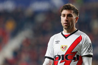 Adrian Embarba, LaLiga EA SPORTS maçı sırasında Osasuna ve Rayo Vallecano takımları arasında El Sadar 'da görüldü (Maciej Rogowski)