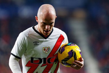 Isi Palazon, El Sadar 'daki CA Osasuna ve Rayo Vallecano takımları arasında oynanan LaLiga EA SPORTS maçı sırasında görüldü (Maciej Rogowski)