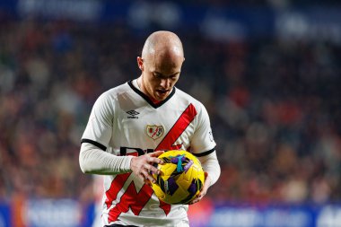 Isi Palazon, El Sadar 'daki CA Osasuna ve Rayo Vallecano takımları arasında oynanan LaLiga EA SPORTS maçı sırasında görüldü (Maciej Rogowski)